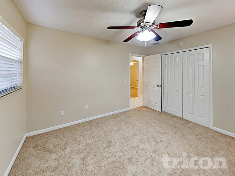 Building Photo - 120 N Alderwood St