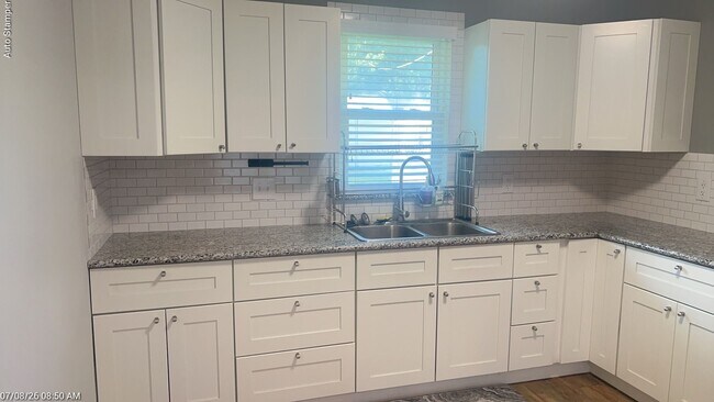 Building Photo - 104 Varsity Cir