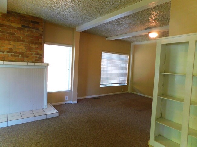 Building Photo - 1395 S 900 E