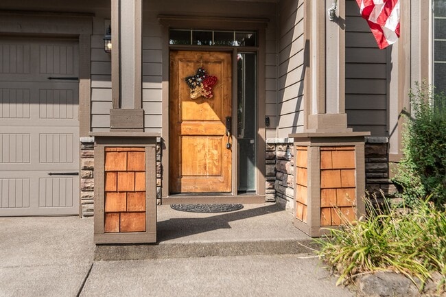 Building Photo - 4-Bedroom Home Near Pine Nursery Park Smar...