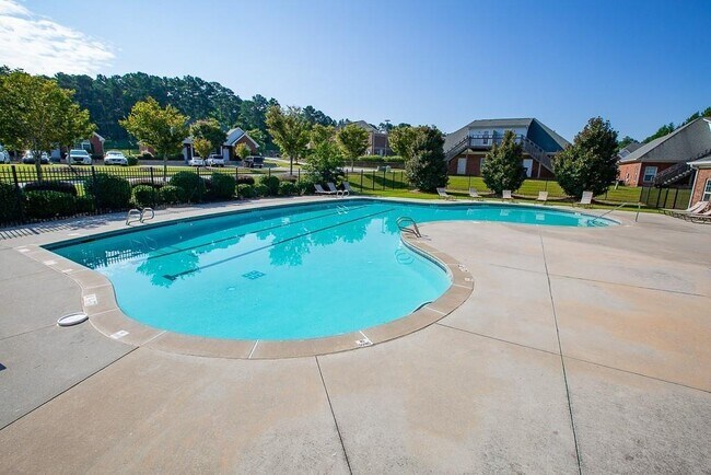 Building Photo - 290 Turtle Creek Dr