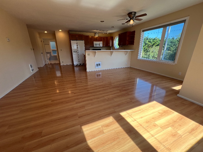 Building Photo - 215 14th Ave E