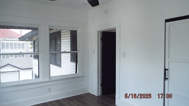 Building Photo - 940 W Mulberry Ave