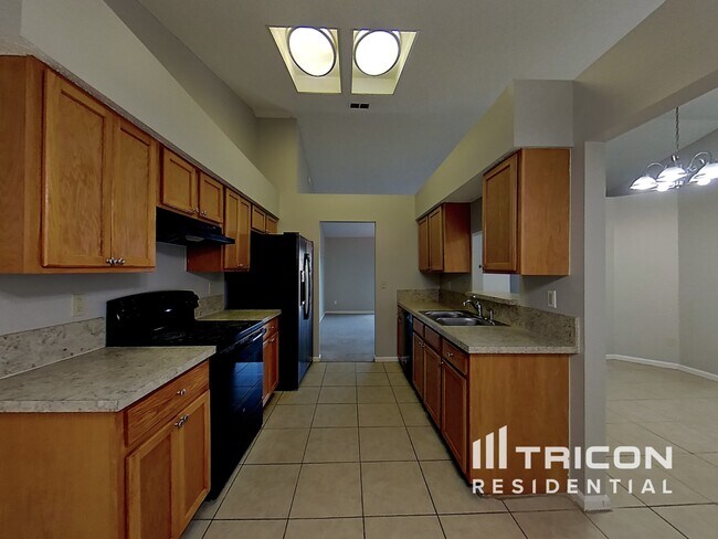 Building Photo - 3210 Chantilly Ct