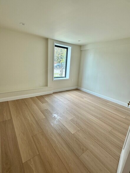 Room #1 - 734 2nd Ave