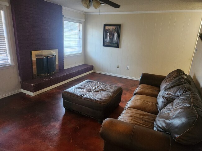 Building Photo - 3821 E Everglade Ave