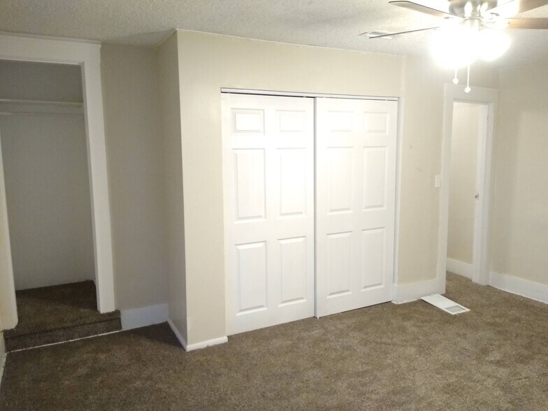 Building Photo - 2329 Van Buren Ave