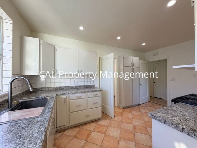 Building Photo - 3 Bed/2 Bath Single Level Home!