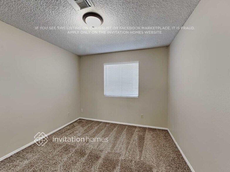 Building Photo - 8943 W Cinnabar Ave