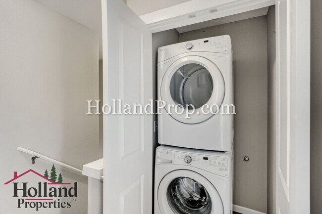 Building Photo - Modern Townhome with Dual Primary Suites & 2-Car Garage in Prime Beaverton Location