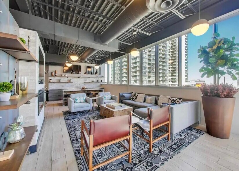 Amenities - 660 W Wayman St