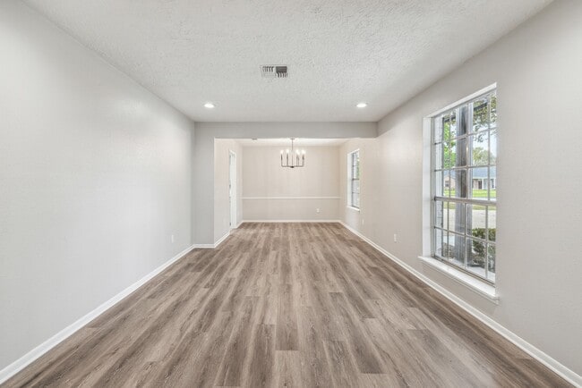 Building Photo - 8414 N Tahoe Dr