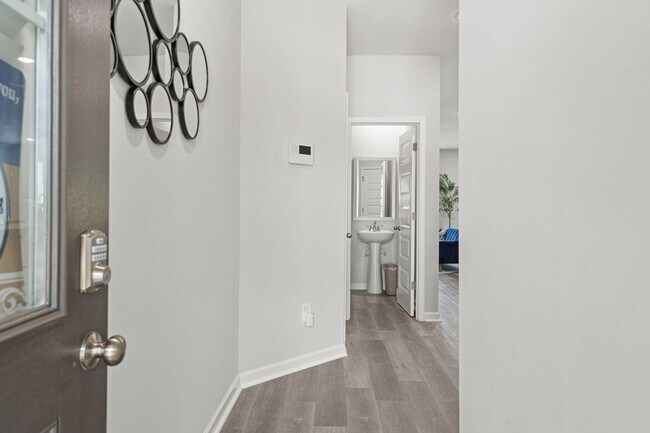 Building Photo - 3027 Dole Dr SW