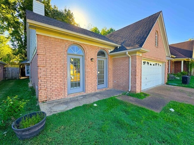 Building Photo - 2250 Lake Hill Ct