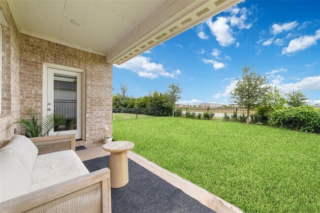 Building Photo - 728 Lake Lacosta Dr