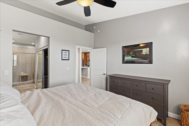 Building Photo - Modern Summerlin 2 Bedroom Condo with Garage - Fully Furnished