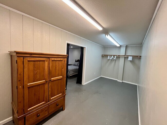 Building Photo - 332 Commerce Loop