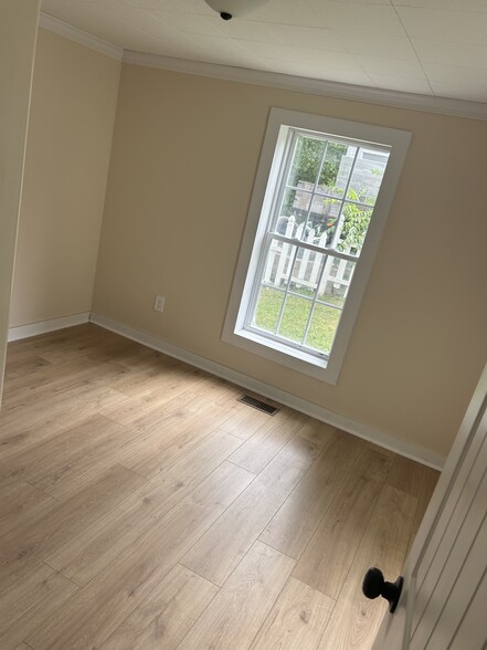 Building Photo - 129 Brookside Dr