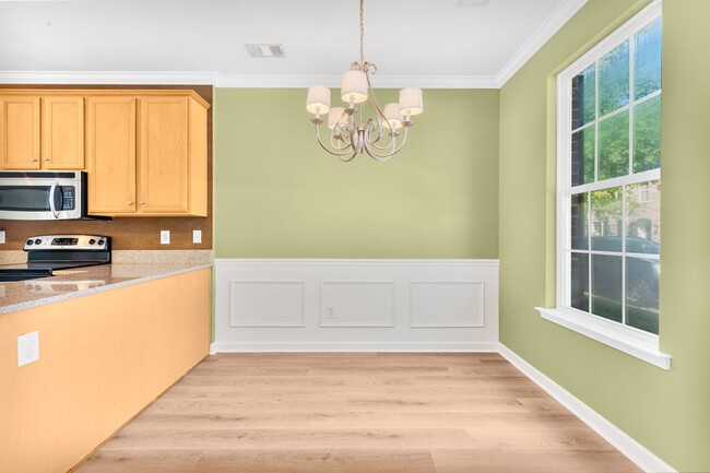 Building Photo - Gorgeous Market Common Townhome w/ Garage