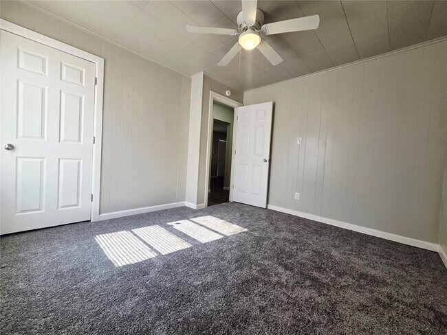Building Photo - 307 E Kittyhawk Dr