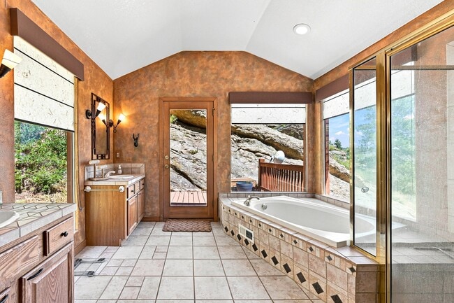 Building Photo - 551 Aspen Dr