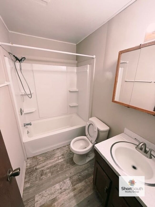 Building Photo - Updated 2 bed 1 bath main floor apartment with covered detached garage