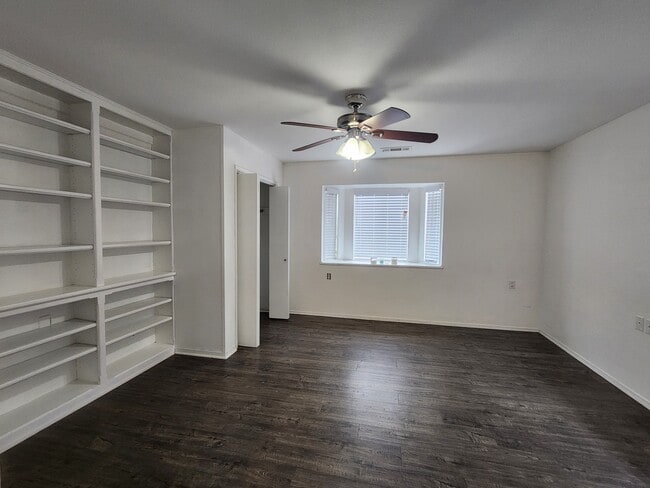 Building Photo - 678 W Henderson Ave