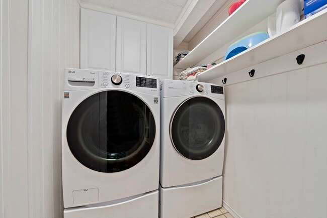 Building Photo - 20 Trayer Rd