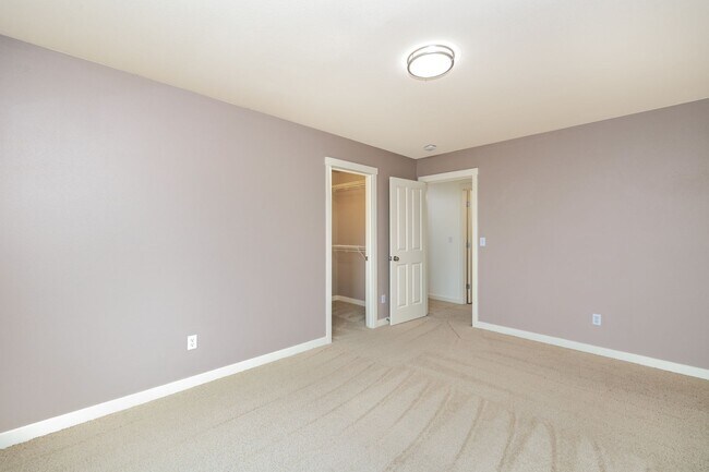 Building Photo - Beautiful Craftsman home available for ren...