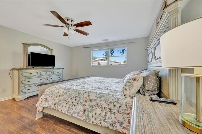 Building Photo - 2529 Croton Ave