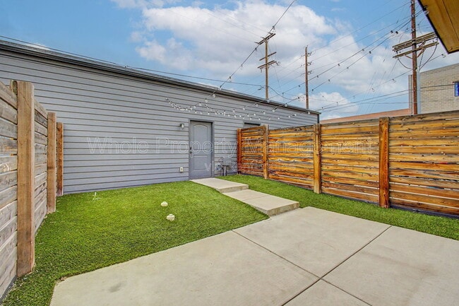 Building Photo - 4339 Kalamath St