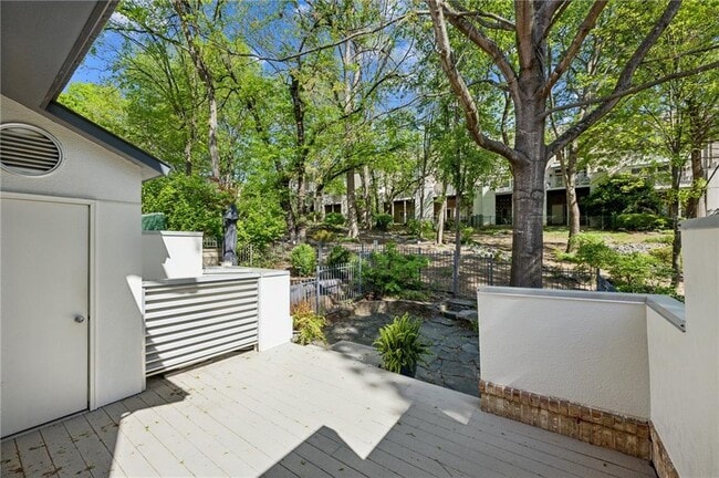 Building Photo - 1294 Fernwood Cir NE