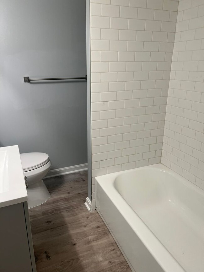 Building Photo - Renovated Rambler Close to Walter Reed, NI...