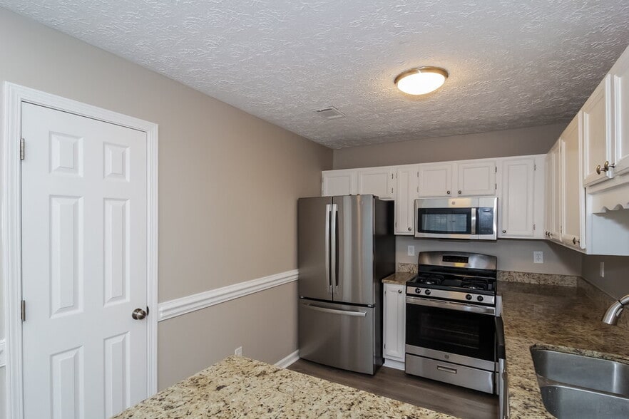 Building Photo - 2649 Laurel Ln NW