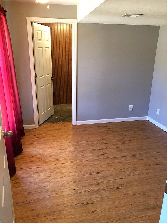 Building Photo - COMING SOON!! 5 Bed, 3.5 Bath, Pet Friendly!!