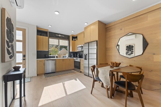 Building Photo - 5175 SE 28th Ave