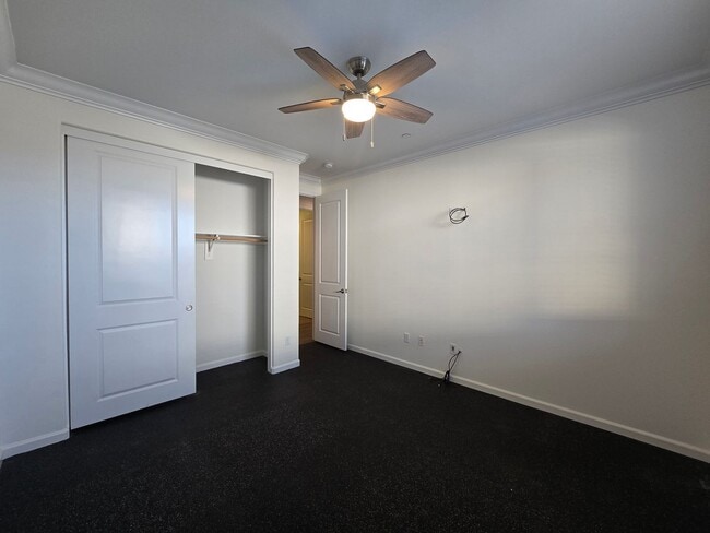 Building Photo - Spacious Woodcrest Single Story