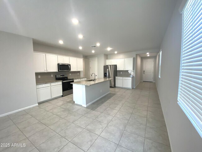 Building Photo - 24620 W Mohave St