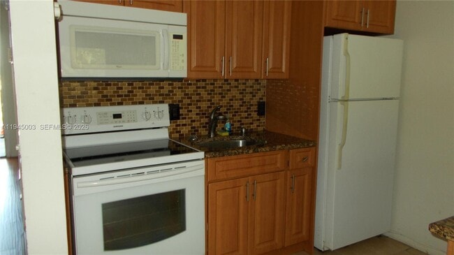 Building Photo - 1400 SW 124th Terrace