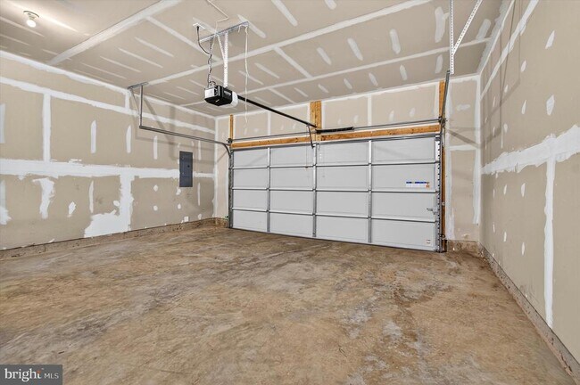 Building Photo - 3155 White Tail Dr