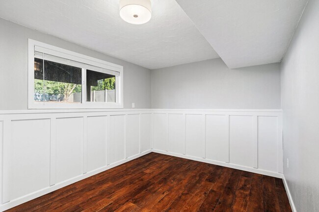 Building Photo - Gorgeous Four Bed-Two Bath Home