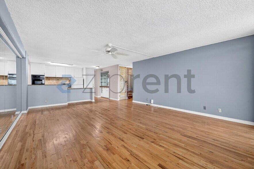 Building Photo - Unit 1717