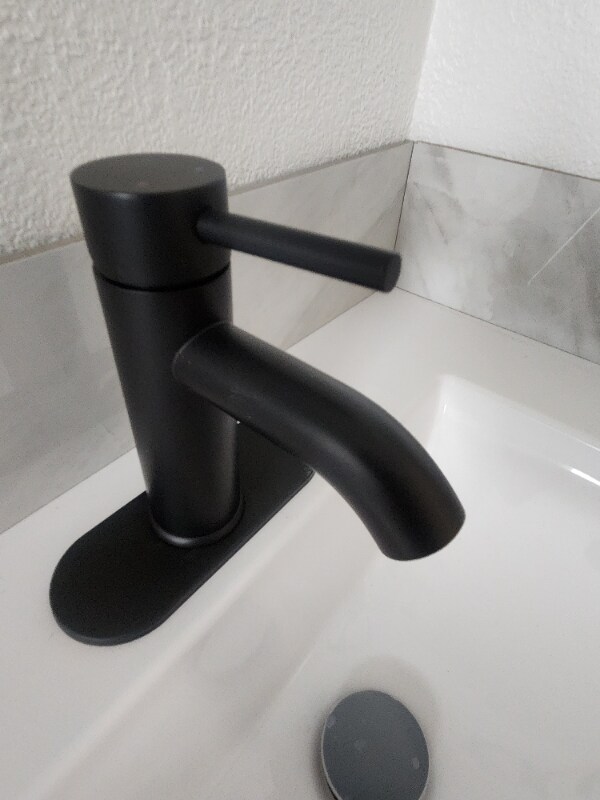 Building Photo - 650 E 3rd Ave