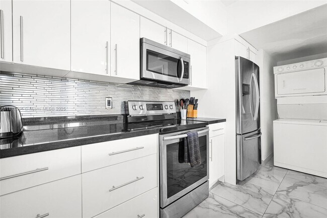 Building Photo - 17555 Atlantic Blvd