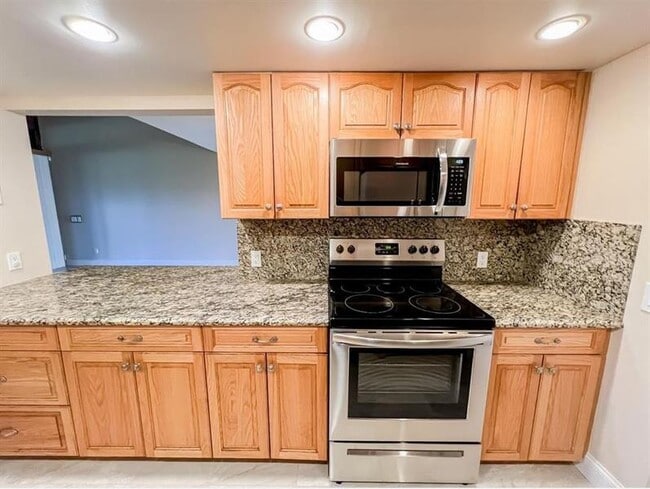 Building Photo - 10740 S Golfview Dr