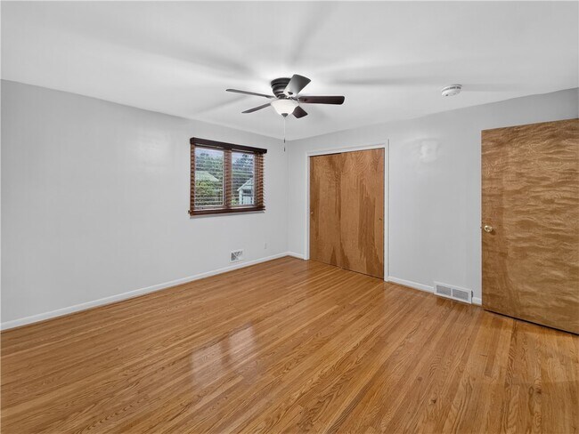Building Photo - 69 Plaza Dr