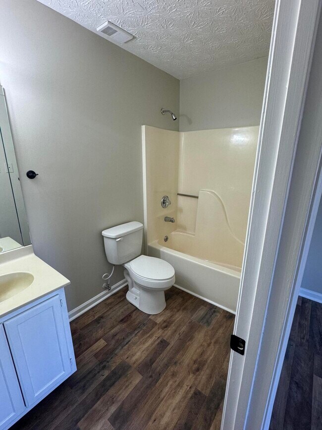 Building Photo - 1470 Vintage Cir