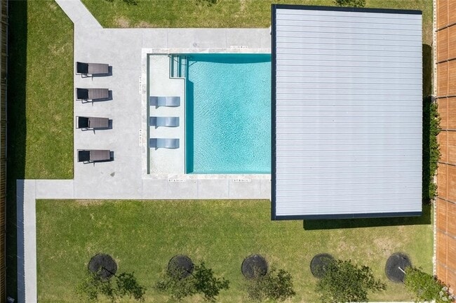 Building Photo - 430 S Centro Cir
