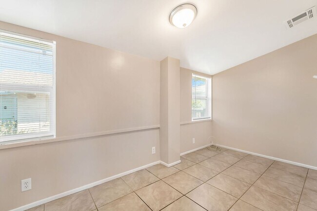 Building Photo - Avenue 663-C