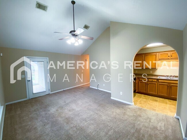Building Photo - 15915 Lexie Dr